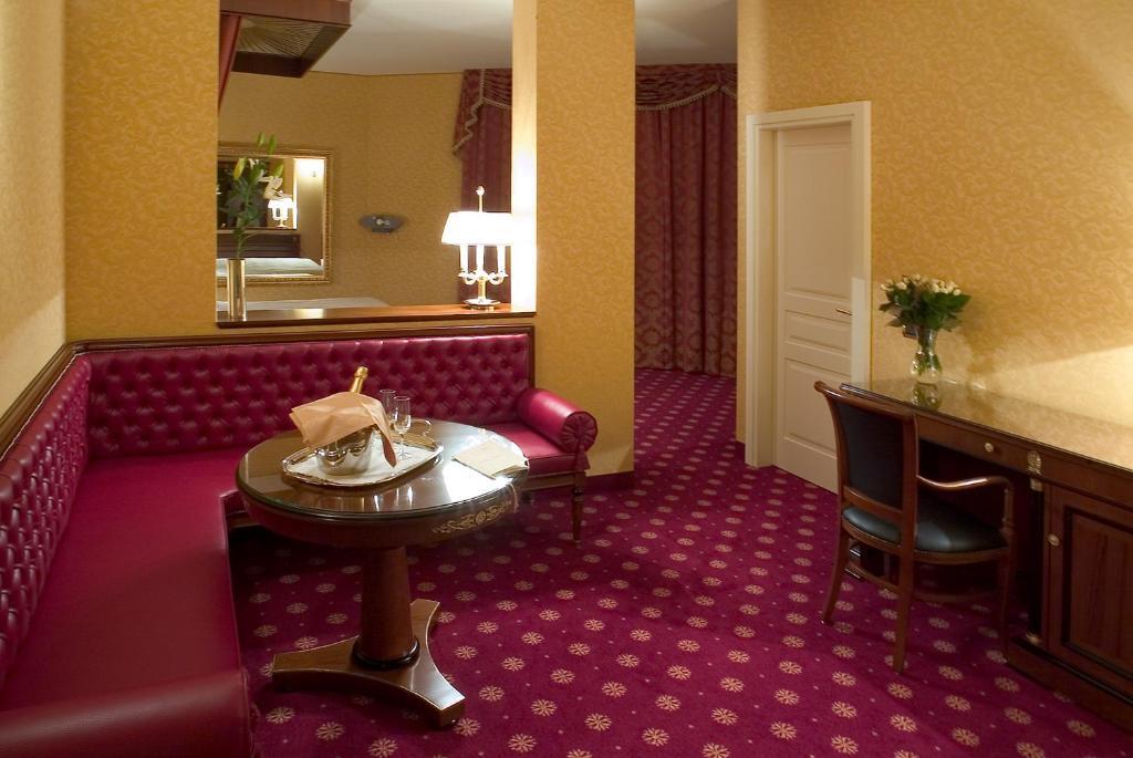 Hotel Maxim Peschiera Borromeo Oda fotoğraf